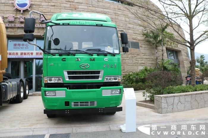 华菱之星310马力牵引车.jpg